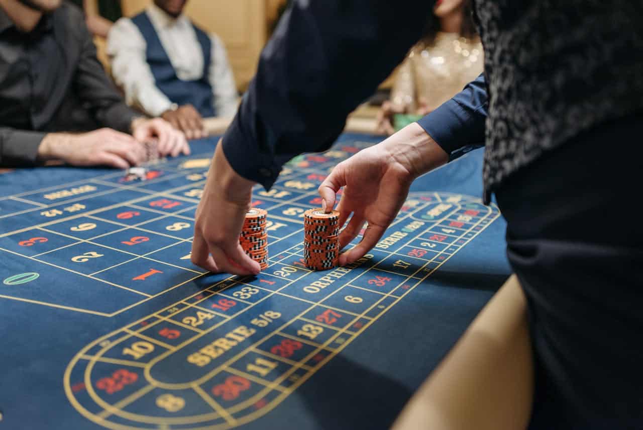 Mapping the Landscape of Poker Variance